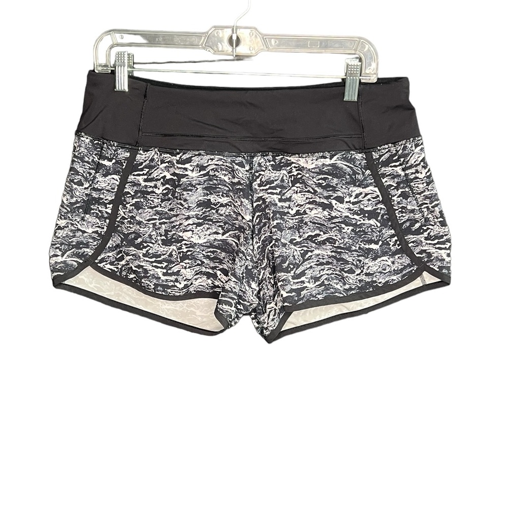 Lululemon 8 women’s Nami Wave black and white speed shorts